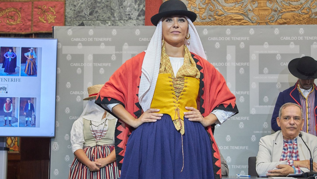 Efraín Medina pone en valor la vestimenta tradicional