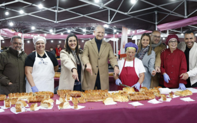 La Orotava reúne a miles de personas con su roscón de reyes gigante