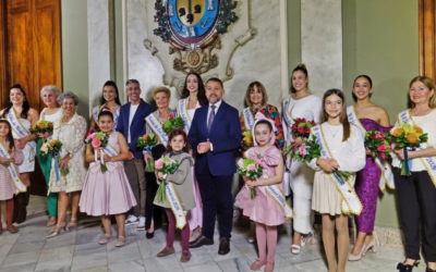 El alcalde recibe a las reinas del Carnaval 2026 y a sus cortes de honor