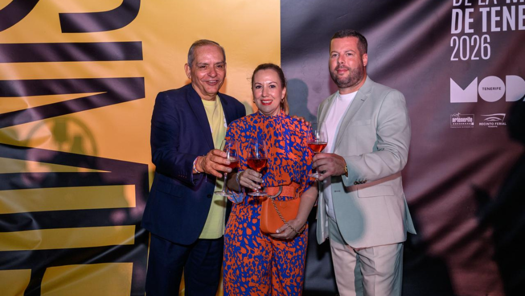 Tenerife Moda presenta en el Palmetum el vino oficial del certamen en una velada con moda, creatividad y producto local.