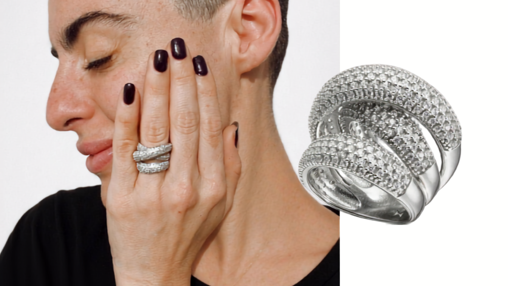 Descubre el anillo de Ariane Jewels, una pieza hipnótica y brillante que destaca por sí misma y aporta carácter a cualquier look.