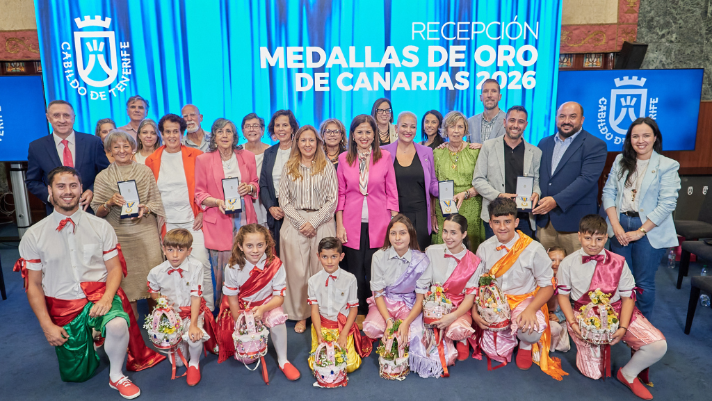 Rosa Dávila presidió un homenaje a las personas y entidades tinerfeñas distinguidas con las Medallas de Oro de Canarias 2026.