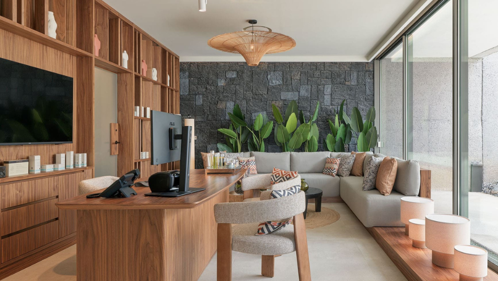 Descubre Sandára Wellness Center en Gran Hotel Taoro, Puerto de la Cruz. Tratamientos personalizados Anne Semonin, gimnasio, yoga, pilates y programas integrales de bienestar con vistas al norte de Tenerife.